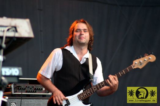 Yellow Umbrella (D) Back To The Roots Festival - Elbufer, Dresden 16. Juli 2005 (7).jpg